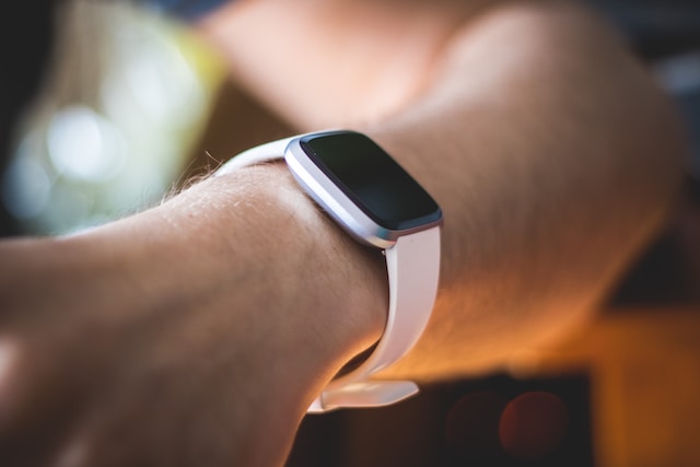 czemu smartwatch nie chce się włączyć